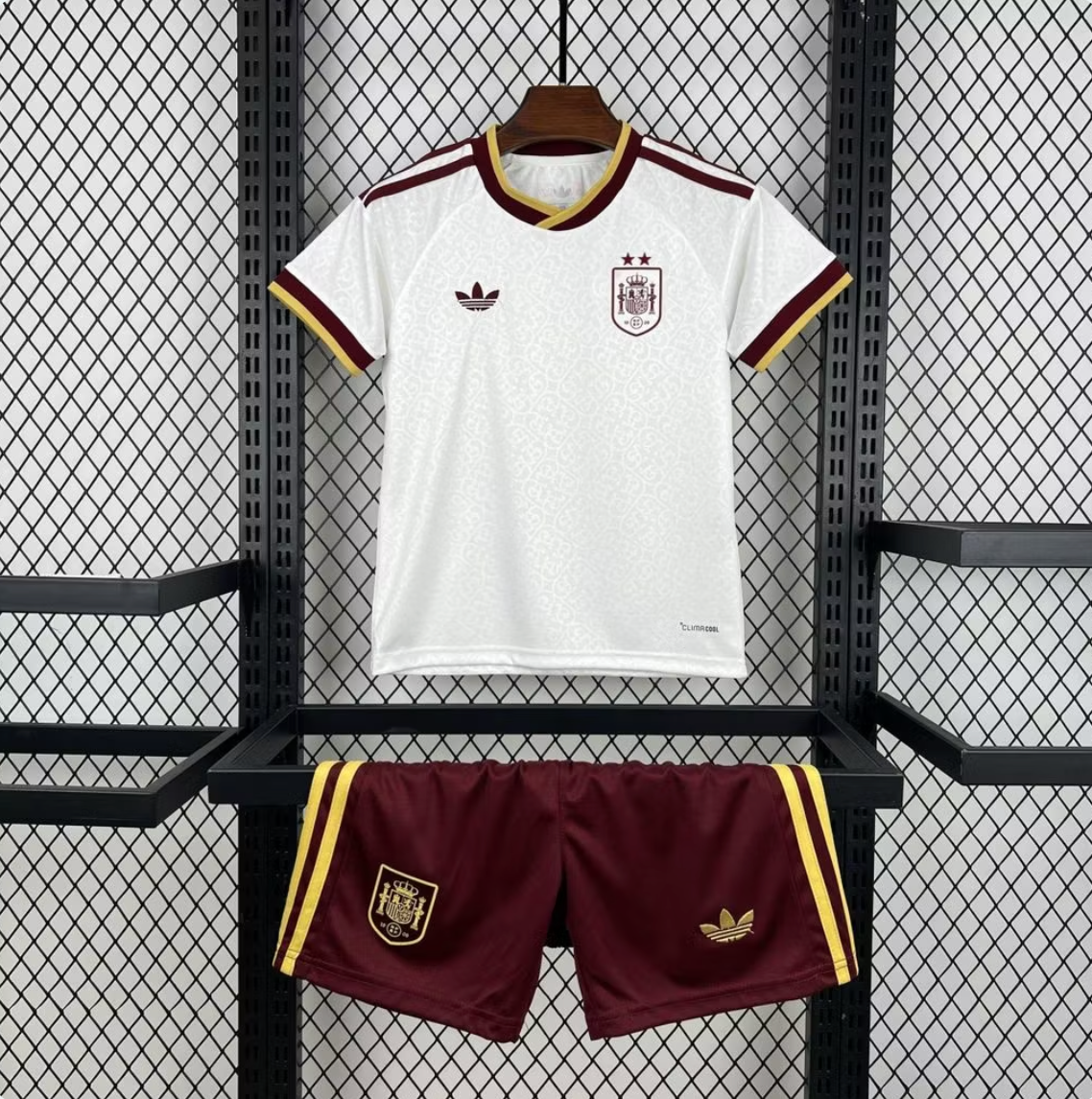 Kit Enfant Espagne Extérieur 2026 + 2 étoiles ⭐️⭐️