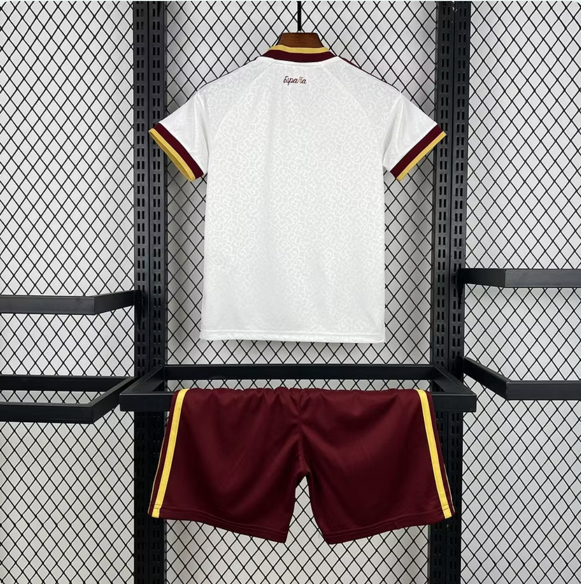 Kit Enfant Espagne Extérieur 2026 + 2 étoiles ⭐️⭐️